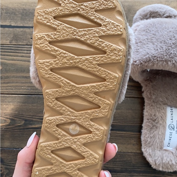 Chinese Laundry Light Pink Slippers - Picture 3 of 3